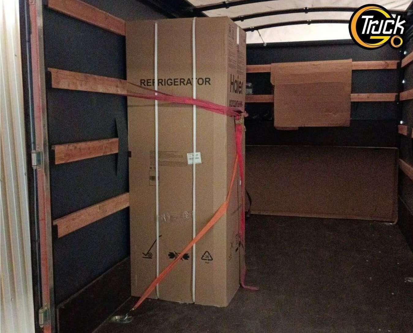 Перевозка и погрузка холодильника в вертикальном положении, закреплённого ремнями на Газели